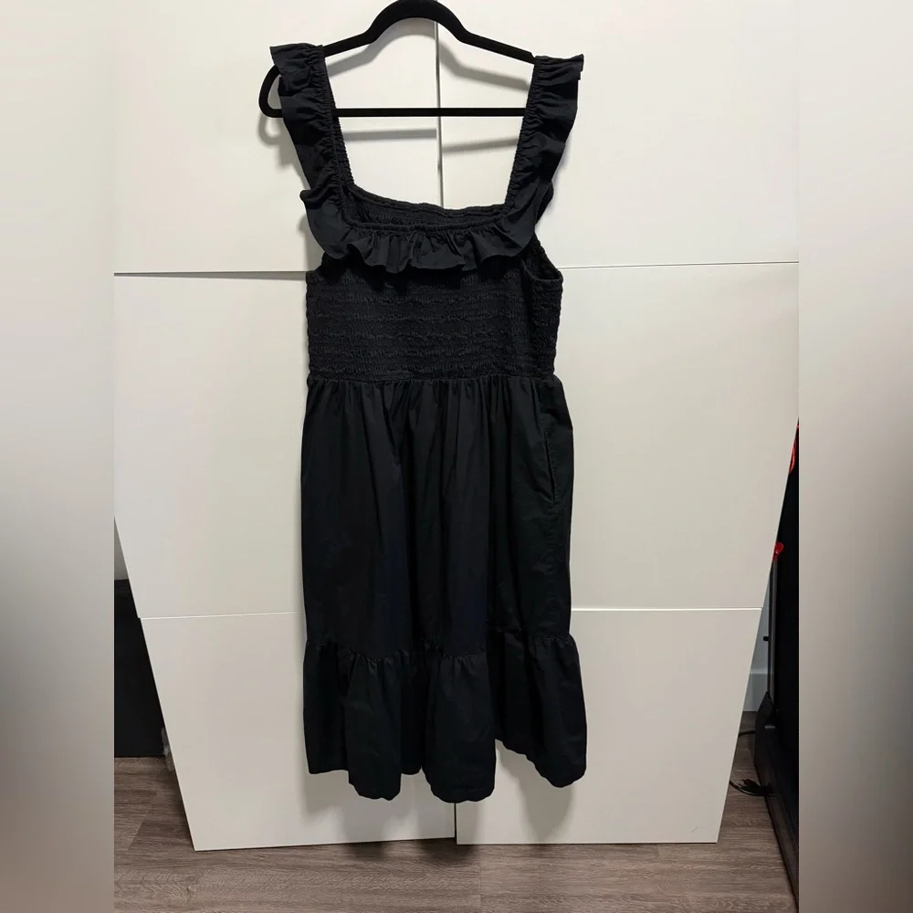 GAP ruffle neck